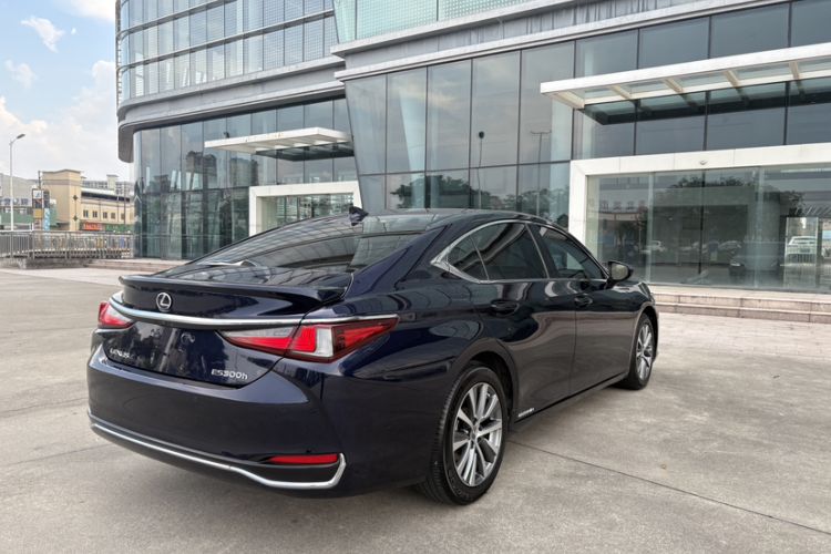 Used Lexus ES 2020 300h Premier Edition Exterior 4