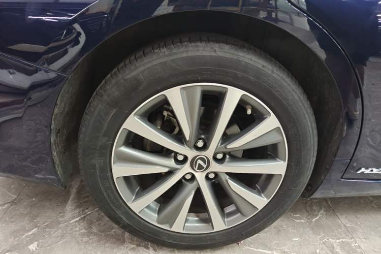 Used Lexus ES 2020 300h Premier Edition Exterior 5