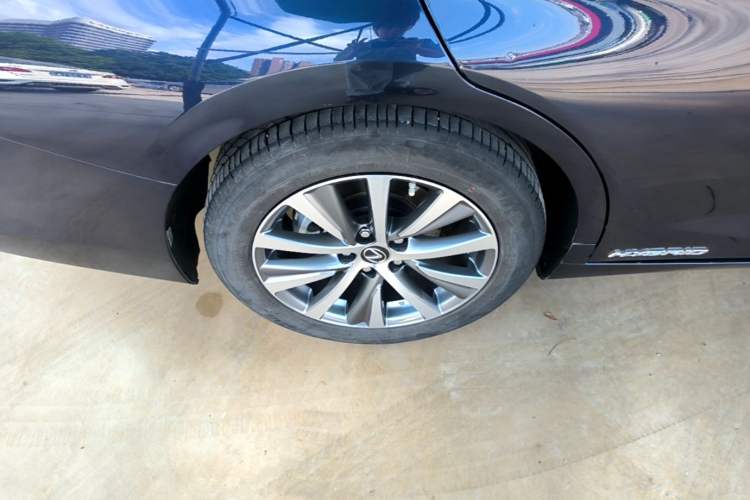 Used Lexus ES 2020 300h Premier Edition Exterior 5