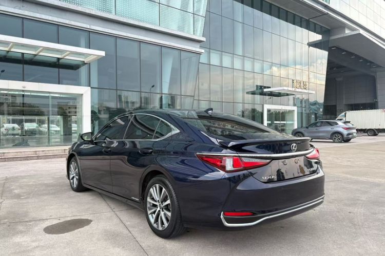 Used Lexus ES 2020 300h Premier Edition Exterior 5