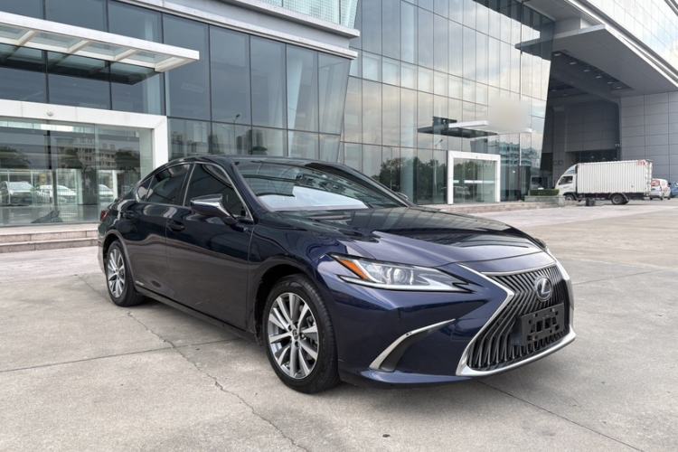 Used Lexus ES 2020 300h Premier Edition Exterior 6
