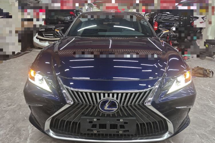 Used Lexus ES 2020 300h Premier Edition Front