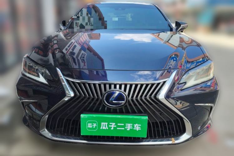 Used Lexus ES 2020 300h Deluxe Edition Front