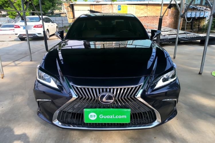 Used Lexus ES 2020 300h Premier Edition Front