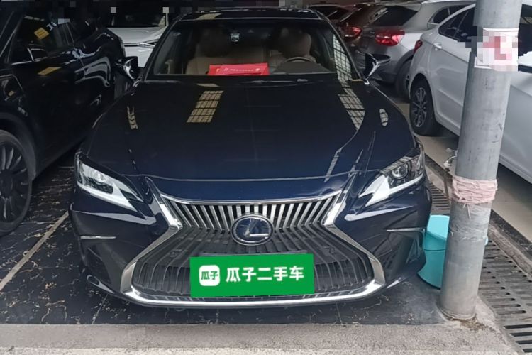 Used Lexus ES 2020 300h Premier Edition Front