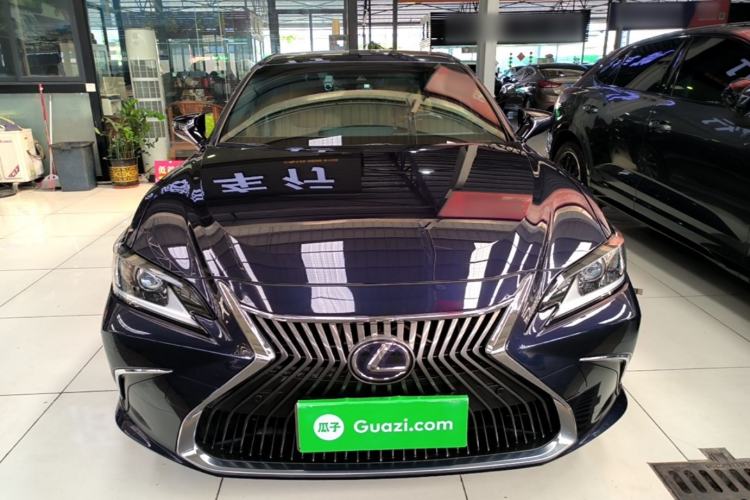 Used Lexus ES 2020 300h Premier Edition Front