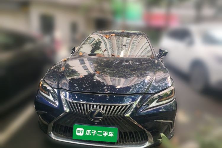 Used Lexus ES 2020 300h Deluxe Edition Front