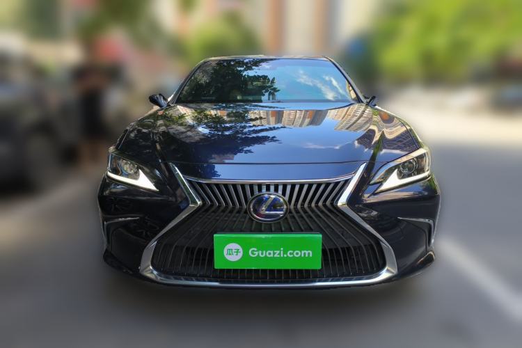 Used Lexus ES 2020 300h Premier Edition Front