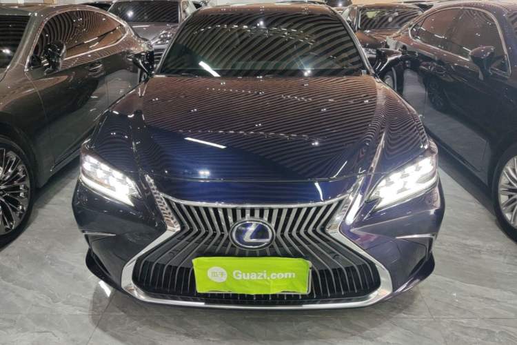 Used Lexus ES 2020 300h Deluxe Edition Front