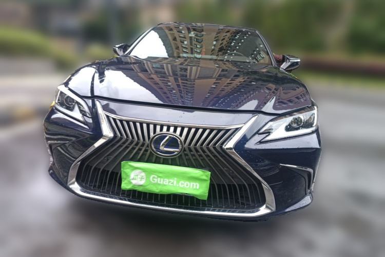 Used Lexus ES 2020 300h Premier Edition Front