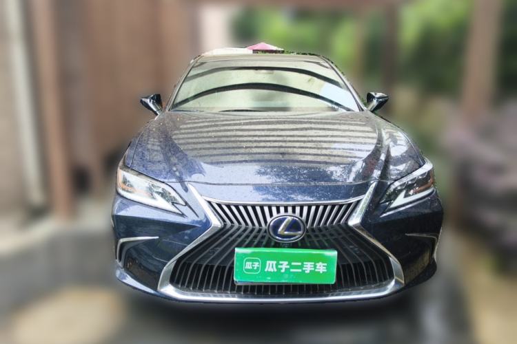 Used Lexus ES 2020 300h Executive Edition Front