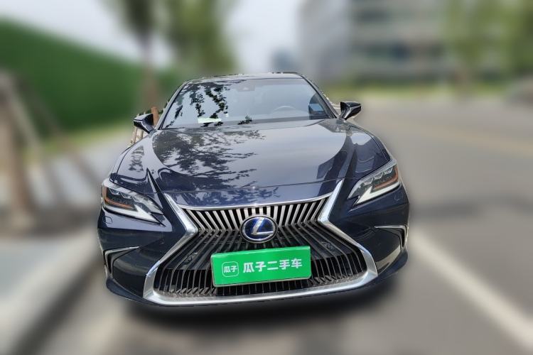Used Lexus ES 2020 300h Deluxe Edition Front