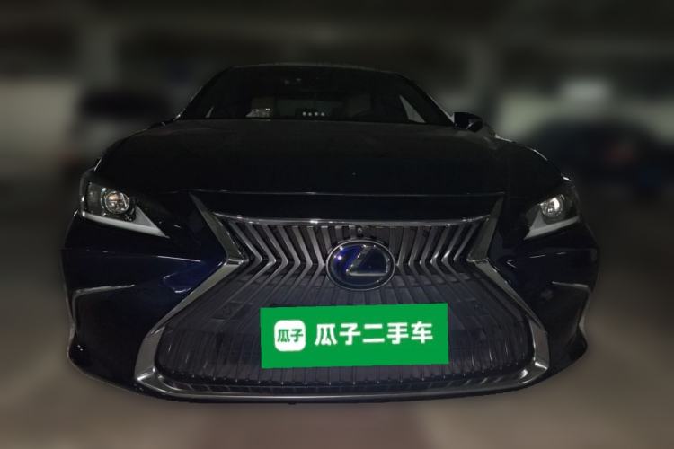 Used Lexus ES 2020 300h Premier Edition Front