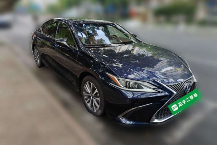 Used Lexus ES 2020 300h Premier Edition Front Right 45 Deg