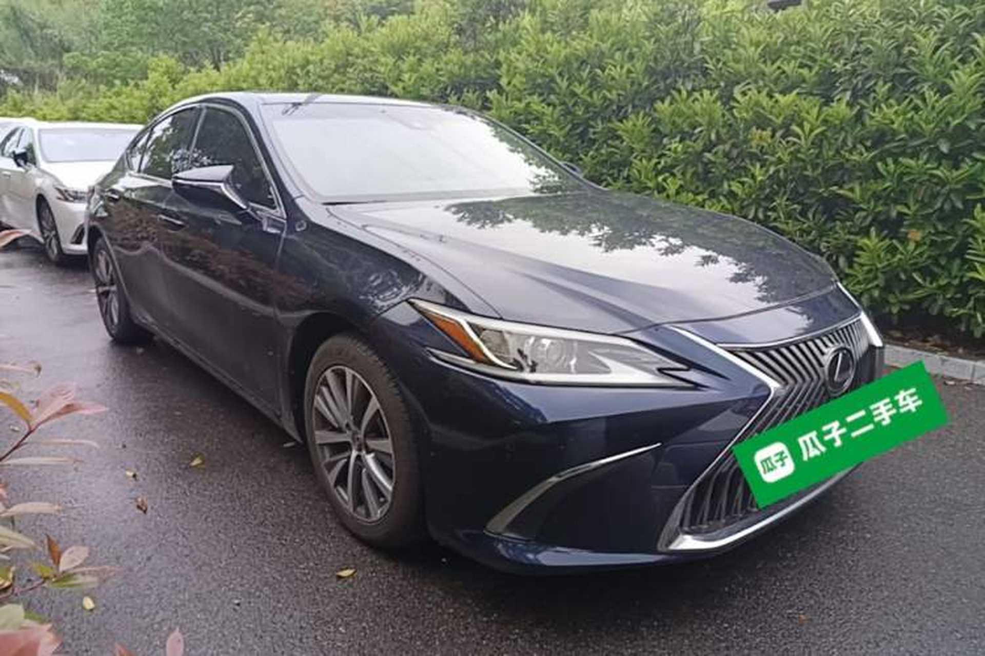 Used Lexus ES 2020 200 Luxury Edition Front Right 45 Deg