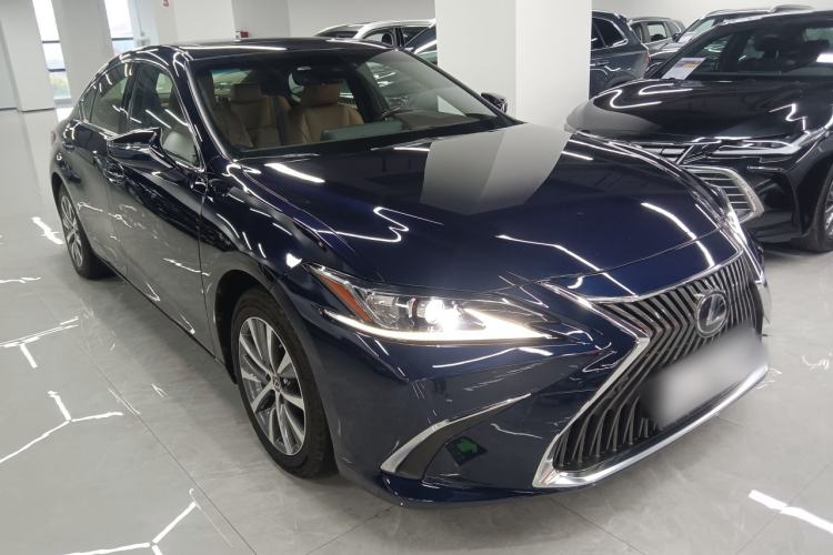 Used Lexus ES 2020 200 Excellence Edition Front Right 45 Deg