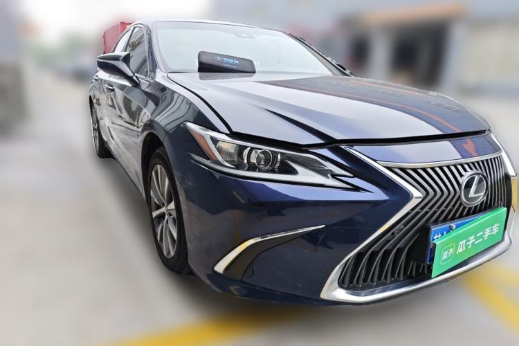Used Lexus ES 2020 200 Excellence Edition Front Right 45 Deg