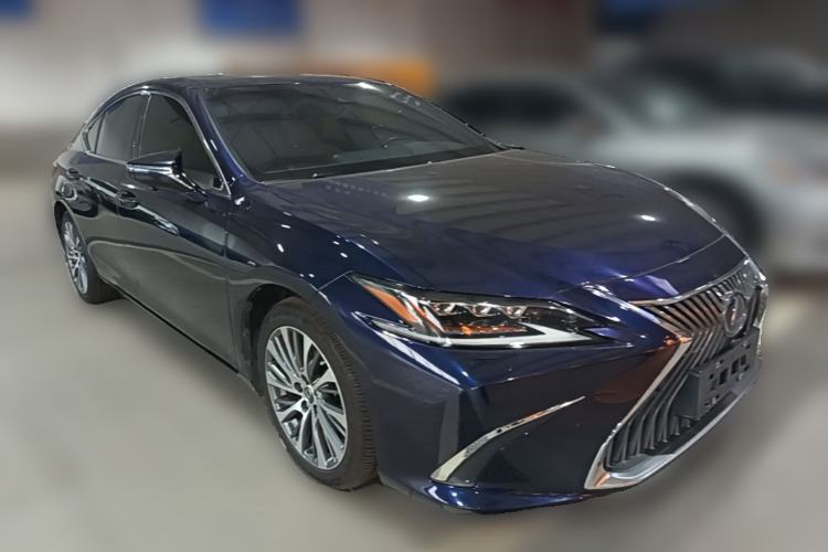 Used Lexus ES 2020 300h Premium Edition Front Right 45 Deg