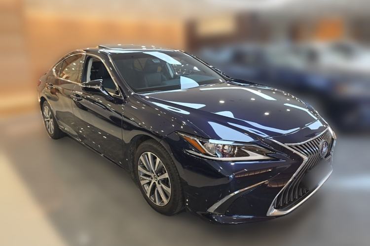 Used Lexus ES 2020 300h Premier Edition Front Right 45 Deg