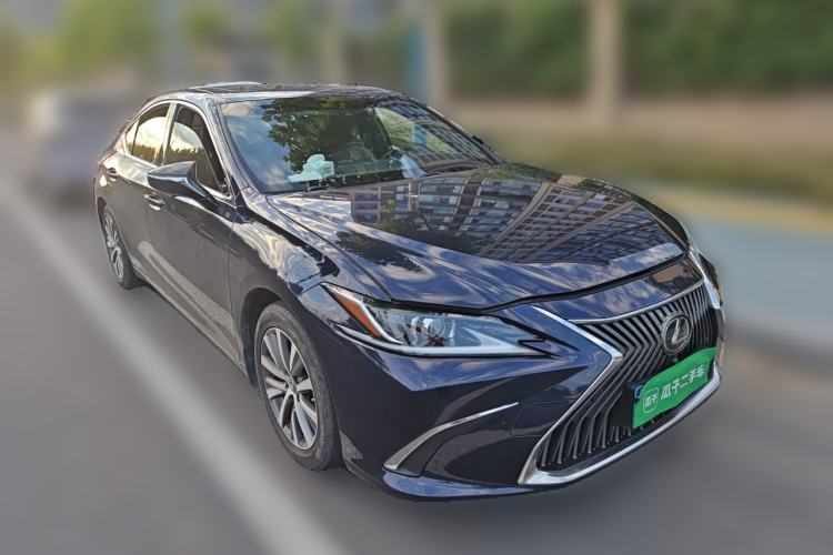 Used Lexus ES 2020 200 Excellence Edition Front Right 45 Deg