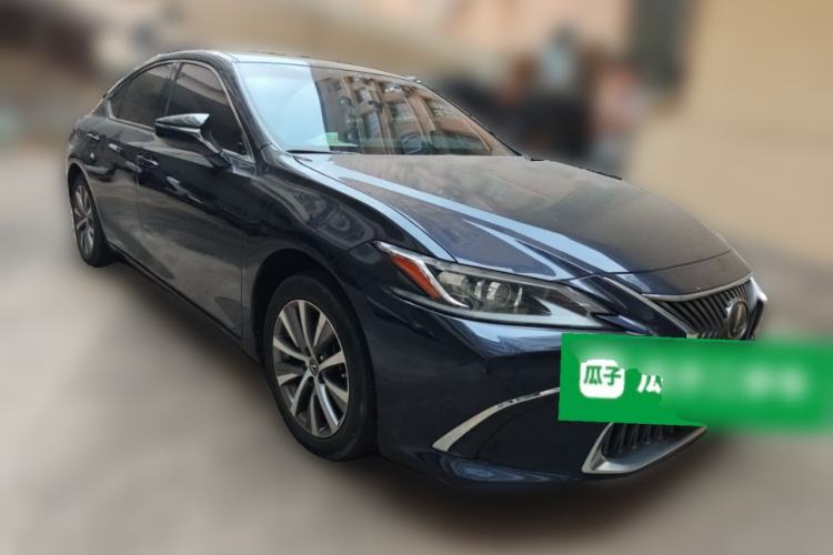 Used Lexus ES 2020 200 Excellence Edition Front Right 45 Deg