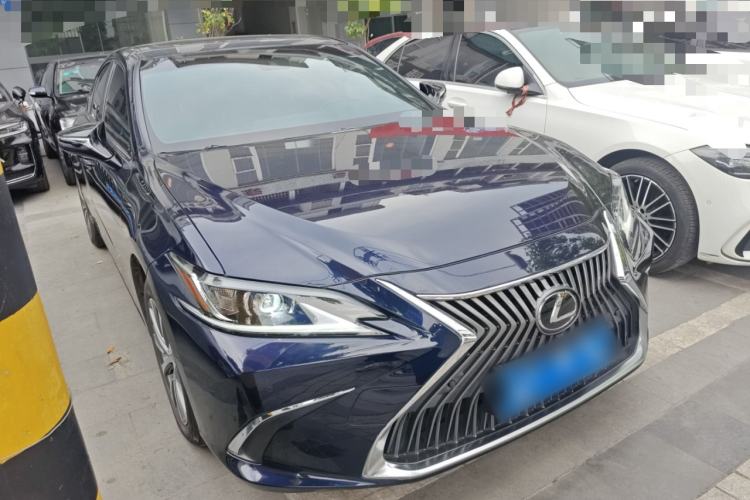 Used Lexus ES 2020 200 Excellence Edition Front Right 45 Deg