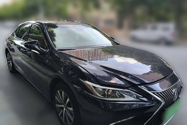 Used Lexus ES 2020 200 Excellence Edition Front Right 45 Deg