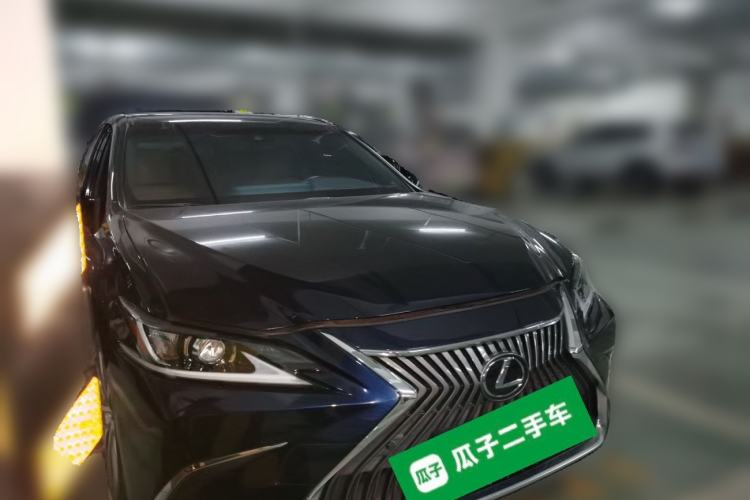 Used Lexus ES 2020 200 Excellence Edition Front Right 45 Deg