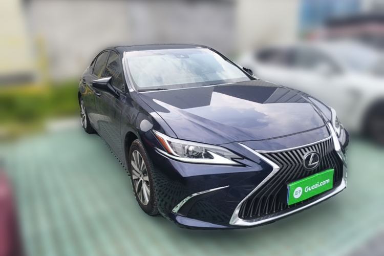 Used Lexus ES 2020 200 Excellence Edition Front Right 45 Deg