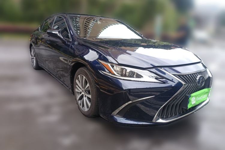 Used Lexus ES 2020 300h Premier Edition Front Right 45 Deg