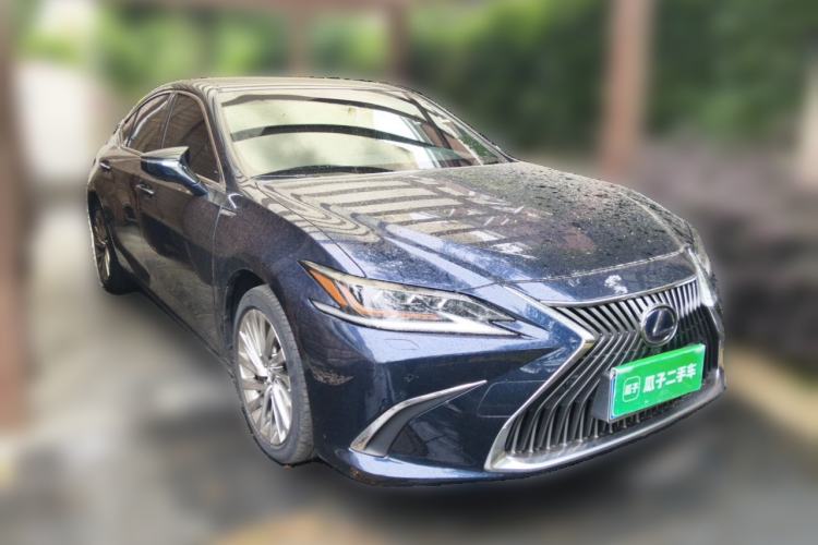 Used Lexus ES 2020 300h Executive Edition Front Right 45 Deg