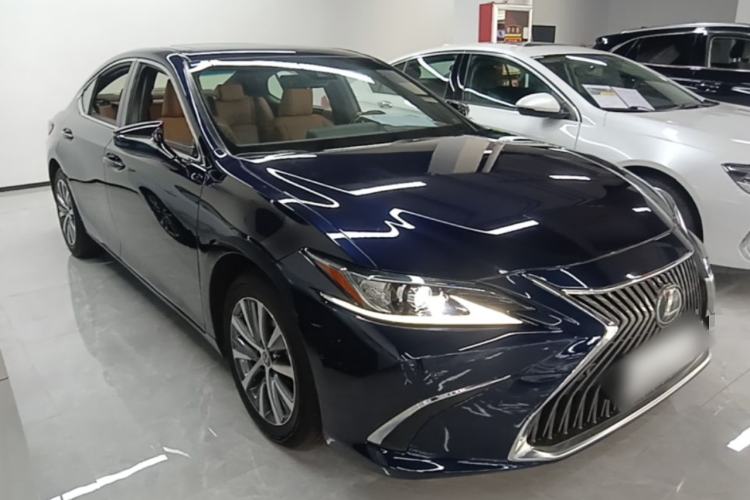 Used Lexus ES 2020 200 Excellence Edition Front Right 45 Deg