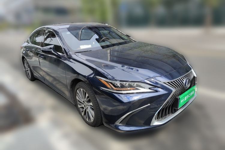 Used Lexus ES 2020 300h Deluxe Edition Front Right 45 Deg