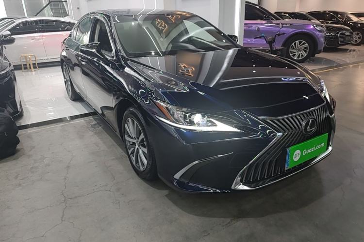 Used Lexus ES 2020 200 Excellence Edition Front Right 45 Deg