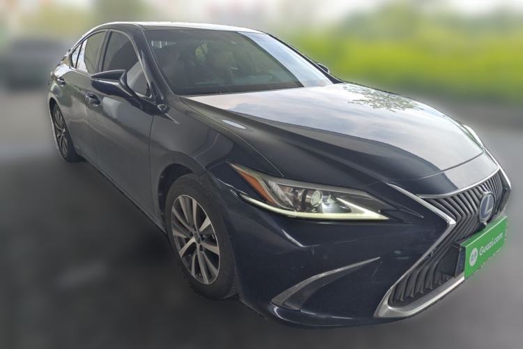 Used Lexus ES 2020 300h Premier Edition Front Right 45 Deg