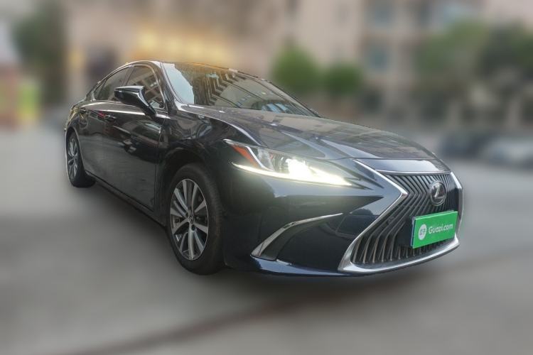 Used Lexus ES 2020 200 Excellence Edition Front Right 45 Deg