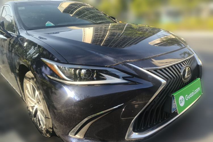 Used Lexus ES 2020 200 Excellence Edition Front Right 45 Deg
