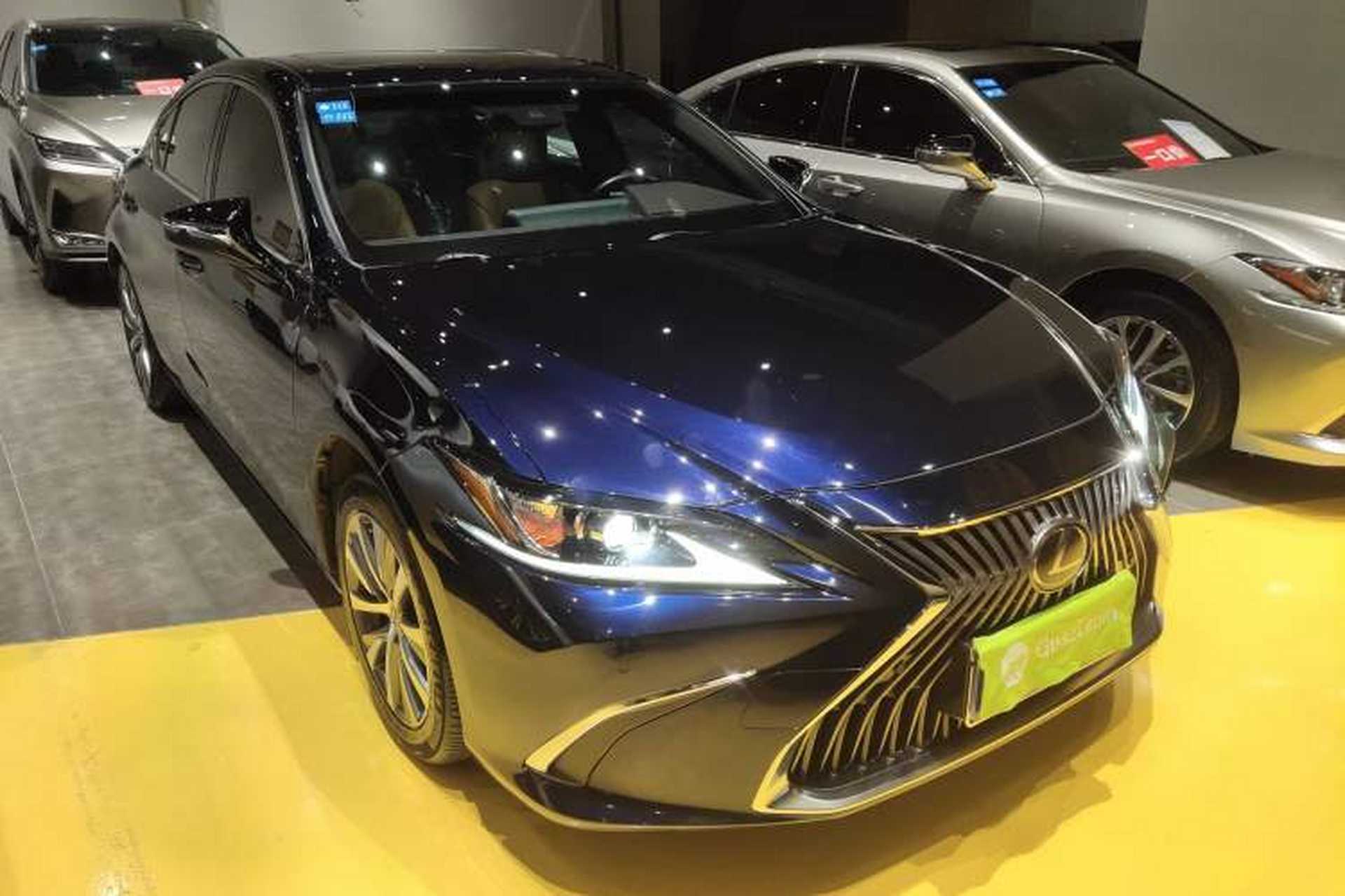 Used Lexus ES 2020 200 Excellence Edition Front Right 45 Deg