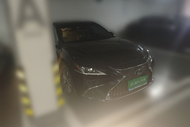Used Lexus ES 2020 200 Excellence Edition Front Right 45 Deg
