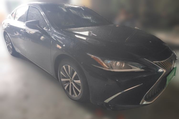 Used Lexus ES 2020 300h Premier Edition Front Right 45 Deg