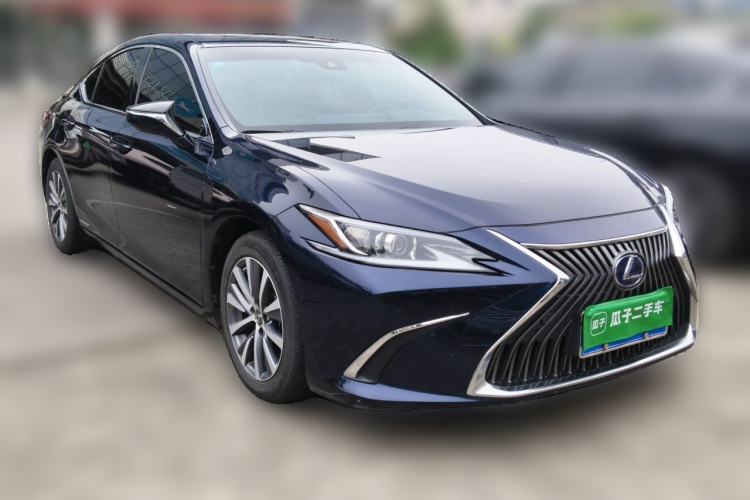 Used Lexus ES 2020 300h Premier Edition Front Right 45 Deg
