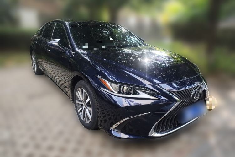 Used Lexus ES 2020 200 Luxury Edition Front Right 45 Deg