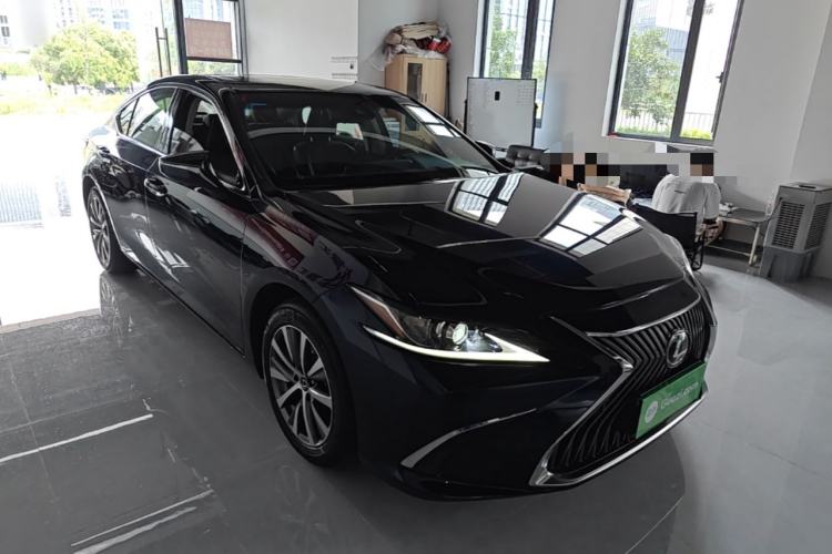Used Lexus ES 2020 200 Excellence Edition Front Right 45 Deg