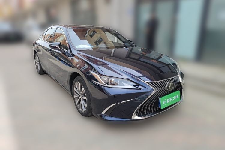 Used Lexus ES 2020 200 Excellence Edition Front Right 45 Deg