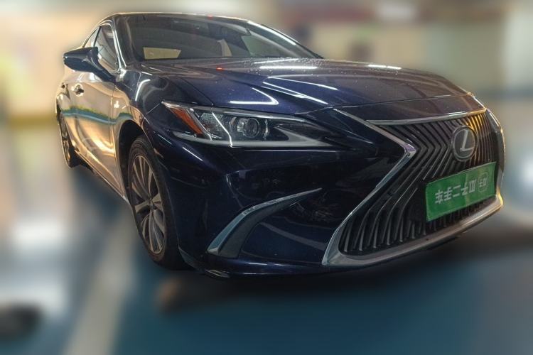 Used Lexus ES 2020 200 Excellence Edition Front Right 45 Deg