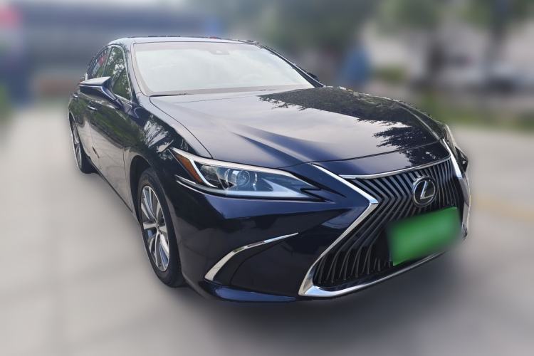 Used Lexus ES 2020 200 Luxury Edition Front Right 45 Deg