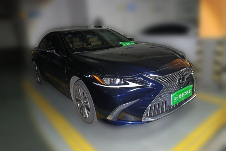Used Lexus ES 2020 200 Excellence Edition Front Right 45 Deg