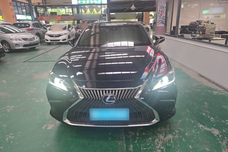Used Lexus ES 2020 300h Premier Edition Front