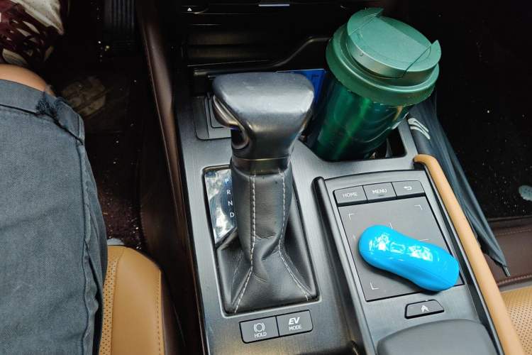 Used Lexus ES 2020 300h Premier Edition Gear Lever