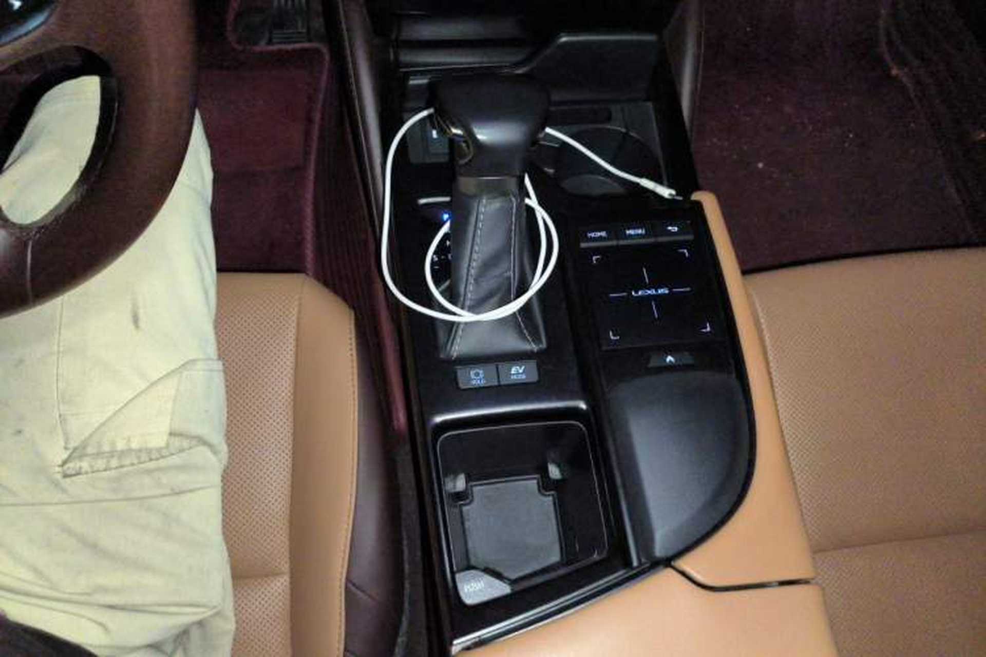 Used Lexus ES 2020 300h Premier Edition Gear Lever